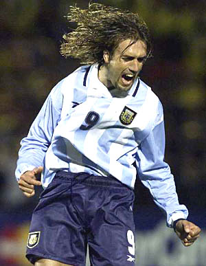 图文:2002年世界杯预选赛 阿根廷3-1击败哥伦
