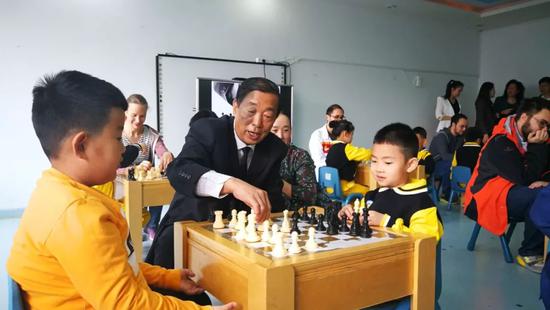 国台杯国际象棋大师做客广顺小海星第三幼儿园