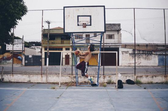 有广东人的地方，就有篮球场。
