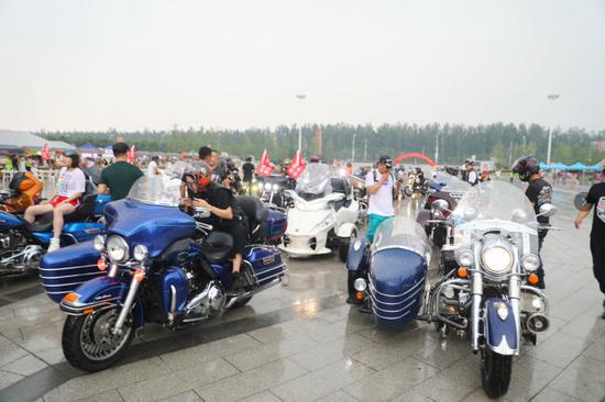 现场还举办了震撼的摩托车展，世界顶级机车现身会场，让市民大饱眼福。