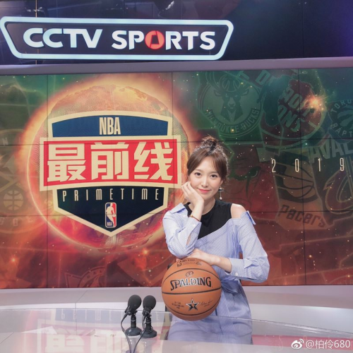 央视美女主持戴上NBA总冠军戒指 与丁宁是闺蜜