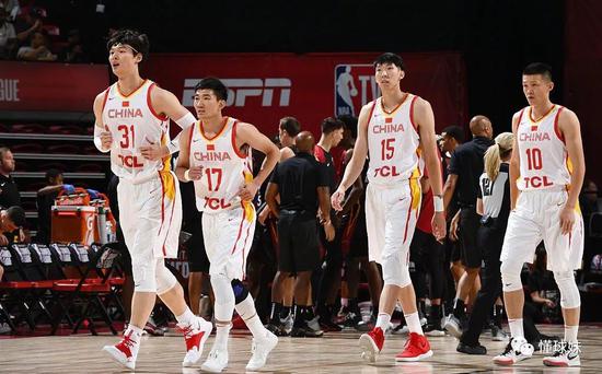 惨负41分！中国队啊，那可是一支假NBA球队！