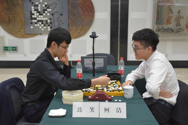 亚博体育：柯洁连笑这盘棋AI必定看不懂 揭示感情(多谱)