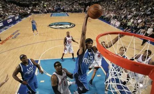 火箭又盯上1个曼巴 NBA人缘最好的开心果