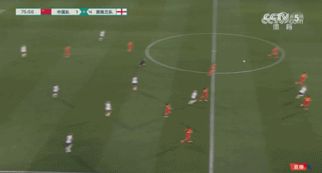 第76分钟，中国女足门将朱钰低级失误，1-5落后。