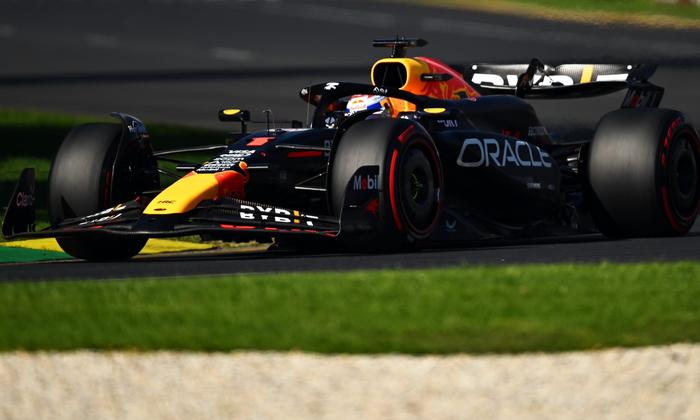 F1澳大利亚站维斯塔潘杆位 塞恩斯前排 周冠宇19