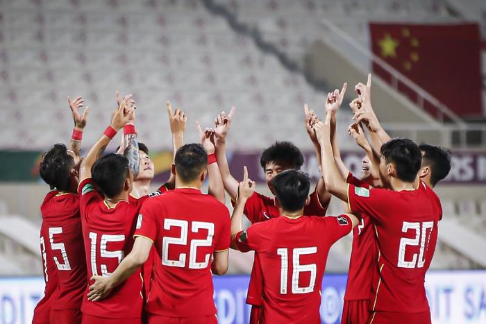 中国男足比赛与联赛存在冲突。