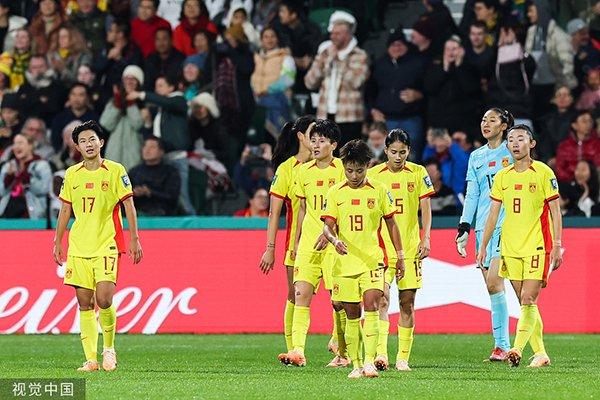 中国女足被丹麦队争议球绝杀：抬起头来 继续死磕