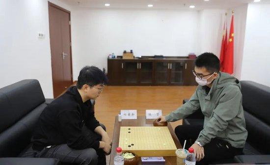 中国围棋棋王争霸赛杨鼎新进8强 2月末决出冠军