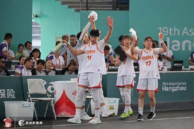 亚运会-中国三人女篮决赛力克蒙古队 勇夺金牌