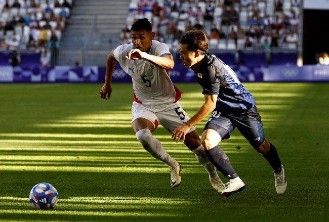 奥运男足-日本5-0十人巴拉圭取开门红