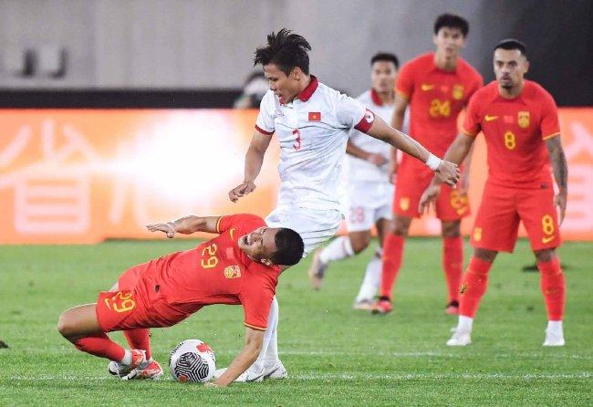 友谊赛-王秋明凌空斩武磊补时建功 国足2-0越南