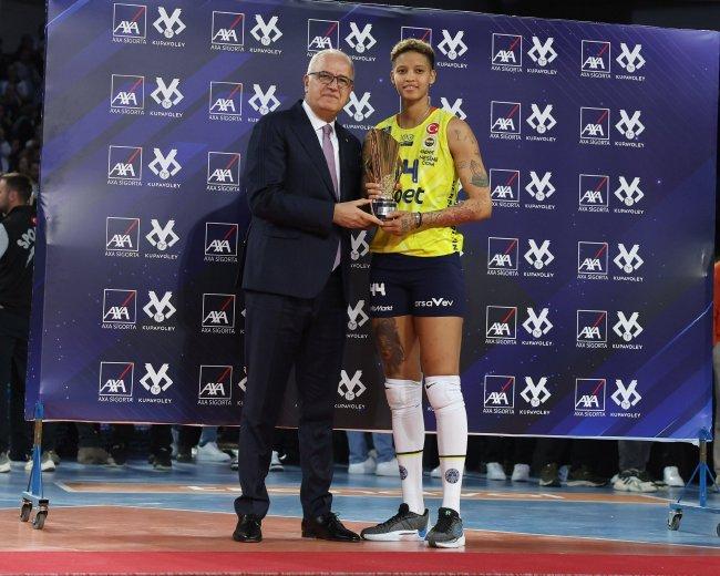 费内巴切接应瓦尔加斯荣膺2023-2024赛季女排土耳其杯MVP