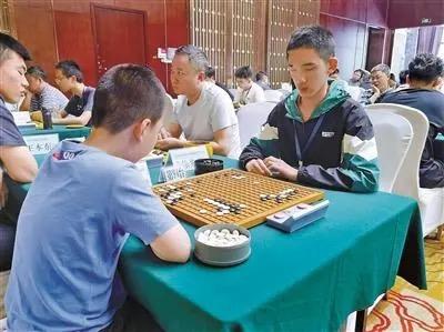 盲人少年通过比赛积累方法经验 梦想成为职业棋手