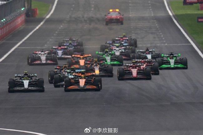 2024年F1中国大奖赛冲刺赛发车瞬间