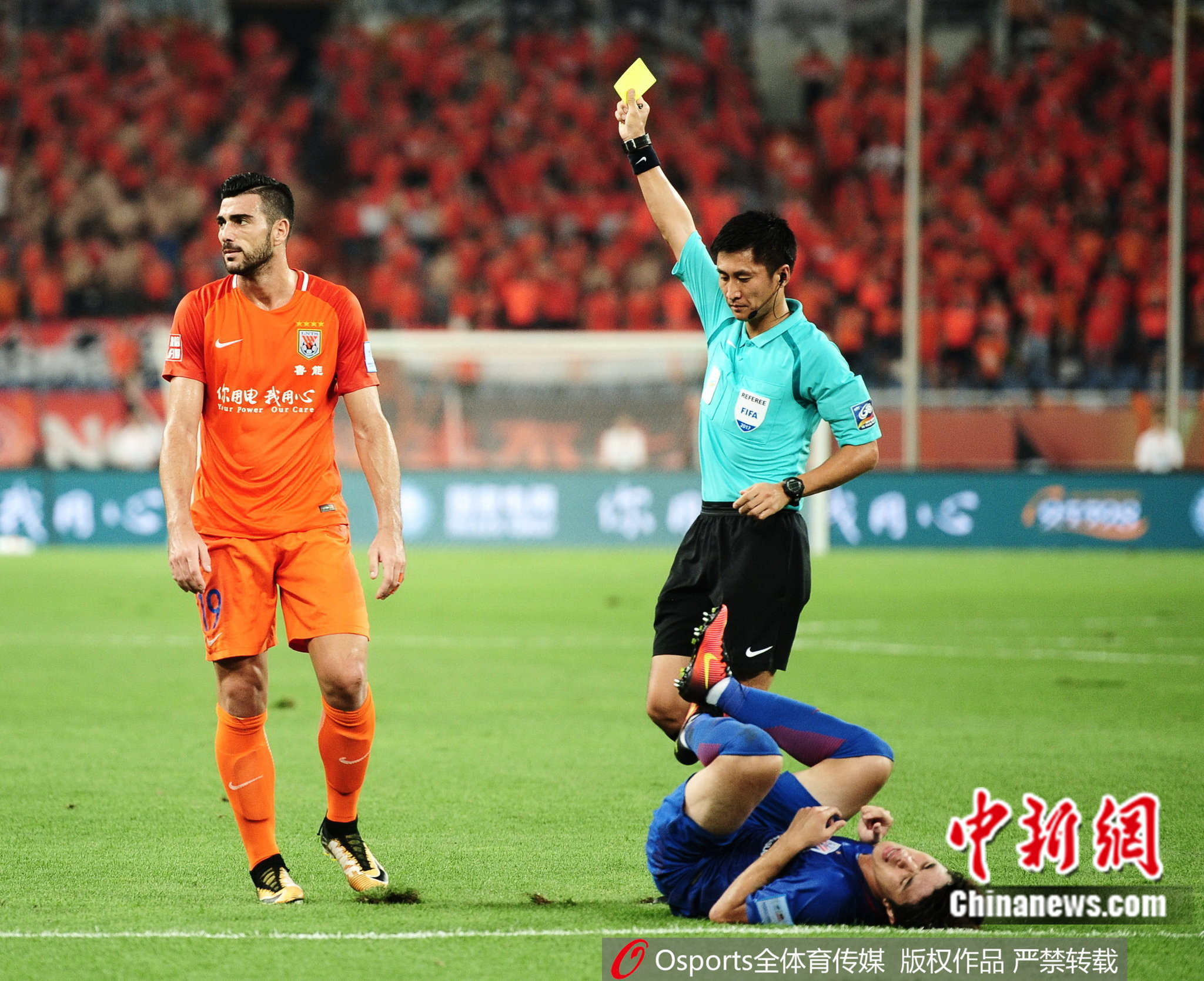 中国足球裁判公信力低？他们靠能力进军世界杯