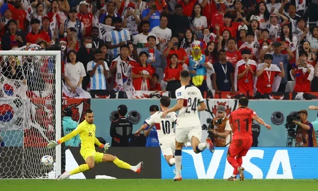 世界杯-黄喜灿补时绝杀韩国2-1出线 葡萄牙夺头名