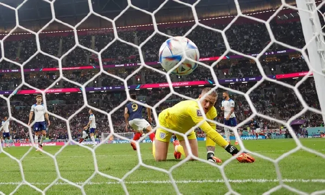 世界杯-凯恩失点 吉鲁进球 法国2-1英格兰进四强
