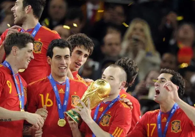 拉莫斯退出带走青春记忆 2010巅峰西班牙全员引退