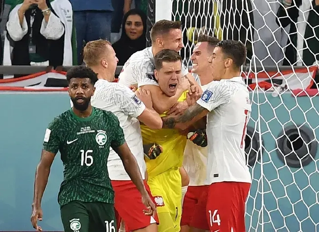 世界杯-莱万传射 门神扑点 波兰2中门框2-0胜沙特