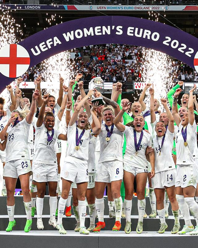 女足欧洲杯-英格兰加时2比1击败德国   首次夺冠